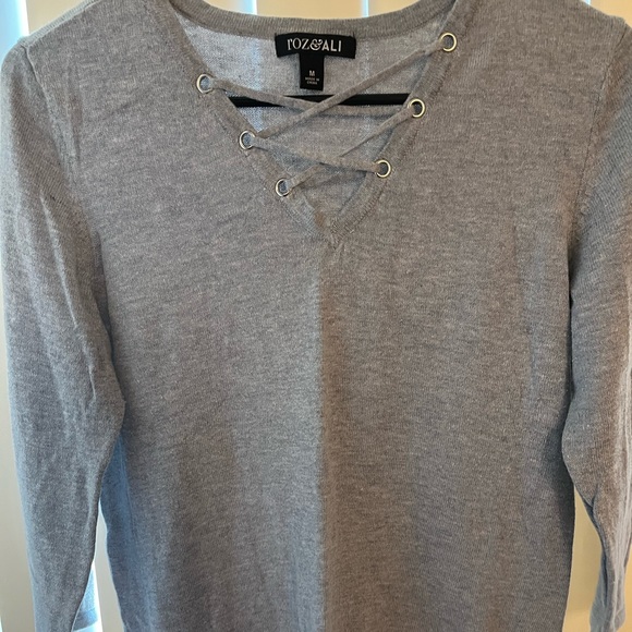 Gray shirt, it is longer. Has been worn a few times. - Picture 1 of 2